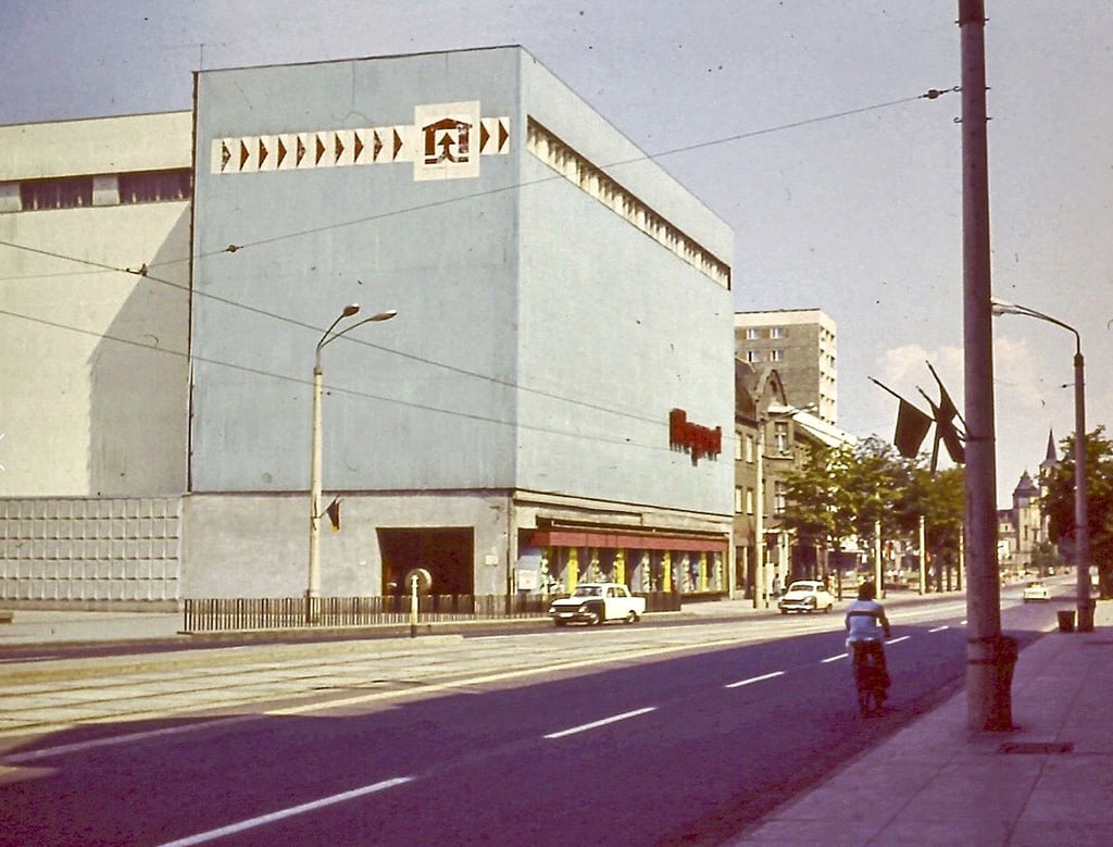 Das Kaufhaus Magnet Dessau bekam 1971 eine neue Fassade.
