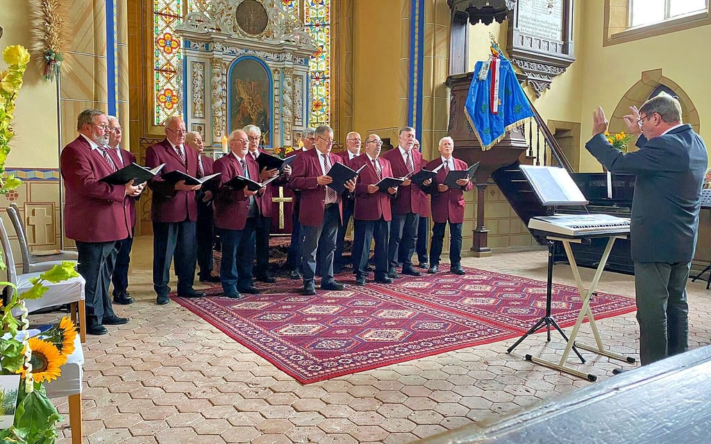 Der Männerchor Remkersleben gab während seiner Jubiläumsfeier natürlich auch selbst ein Konzert in der Dorfkirche.