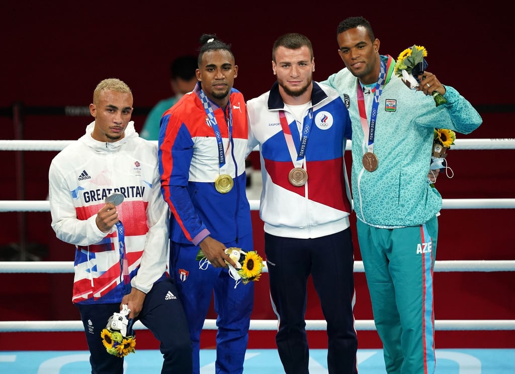 Hing sich die Silbermedaille nicht um den Hals: Boxer Benjamin Whittaker (l).