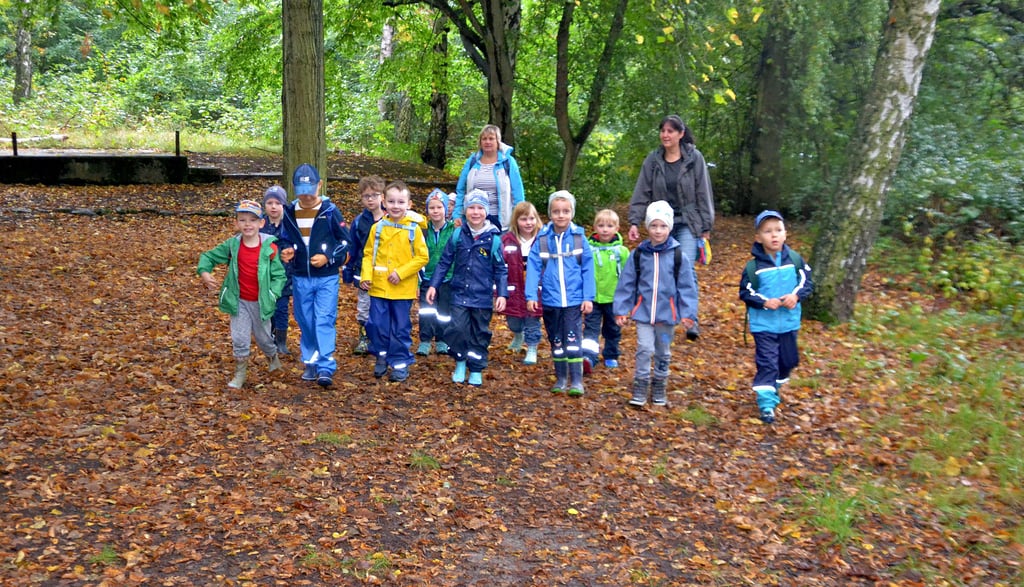 Auf geht's: Die Waldtage der Kita Kroppenstedt können starten. Tiere wollen die Kinder beobachten, Bäume und Pflanzen kennenlernen.