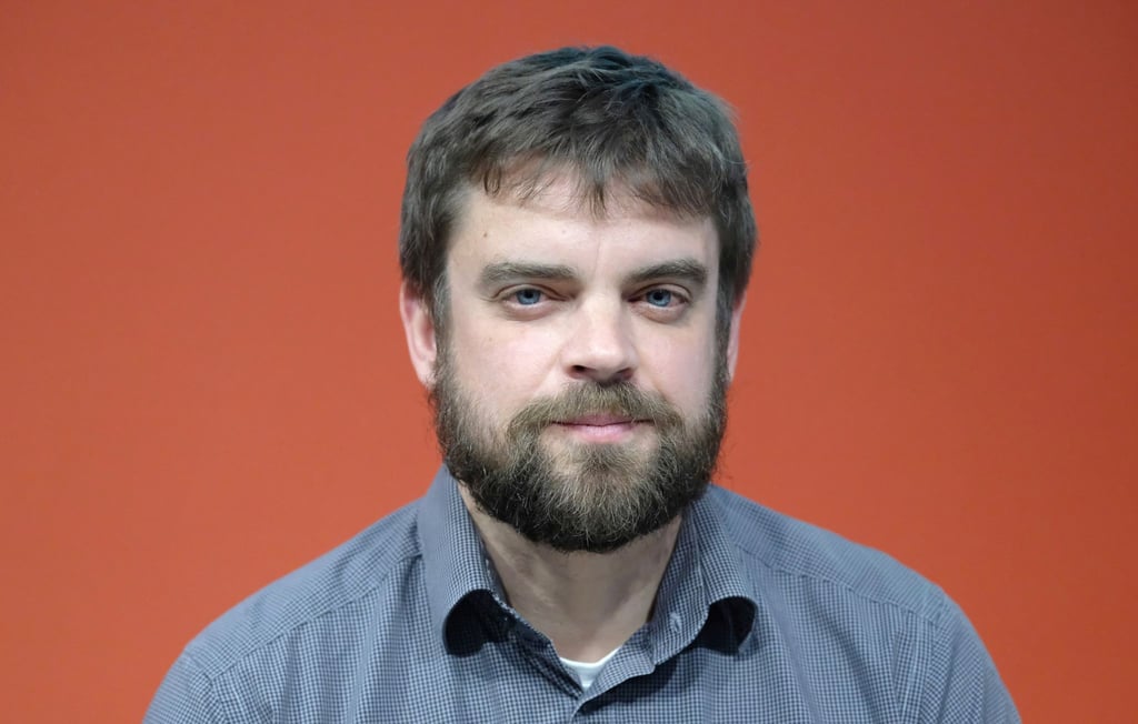 Der Autor Matthias Nawrat nimmt seine Leserschaft mit auf eine Reise.
