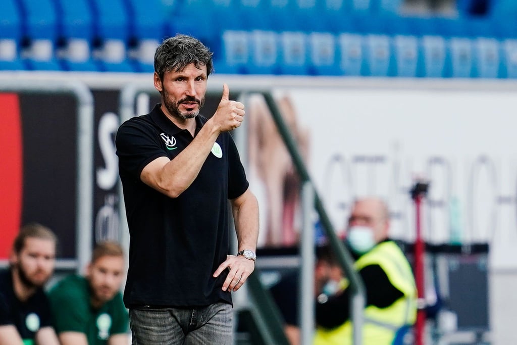 Die Niederlage gegen 1899 Hoffenheim kam unerwartet für Wolfsburgs Trainer Mark van Bommel.