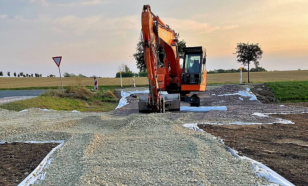 Neben der alten Zufahrt zur Jacobsgrube wird derzeit eine neue Baustraße unmittelbar daneben errichtet.