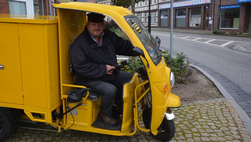Mit seinem Tuk Tuk fällt Bernd Mouheddin Schmidt in Osterburg auf. Kinder fahren voll auf den gelben Hingucker ab. „Guck mal, Mama.“