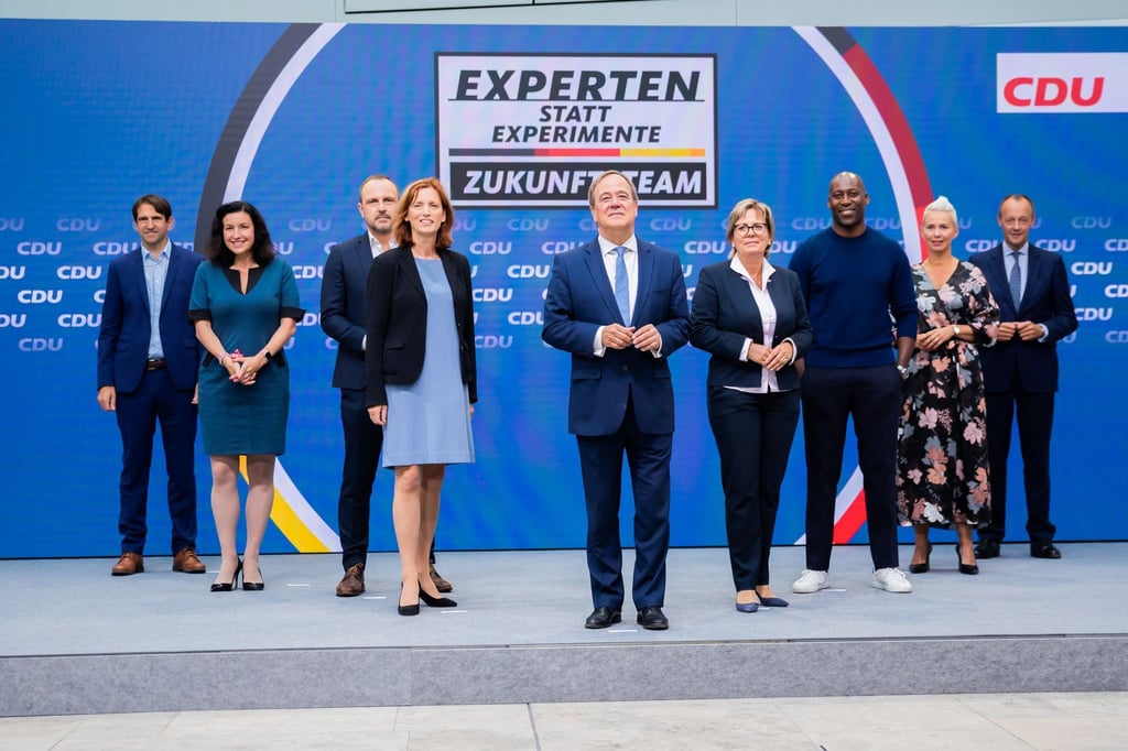 Laschets (M) „Zukunftsteam“: Andreas Jung (l-r), Dorothee Bär, Peter Neumann, Karin Prien, Barbara Klepsch, Joe Chialo, Silvia Breher und Friedrich Merz.