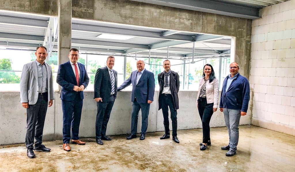 Treffen auf der Baustelle des künftigen Mercedes-Autohauses in der Dresdener Straße