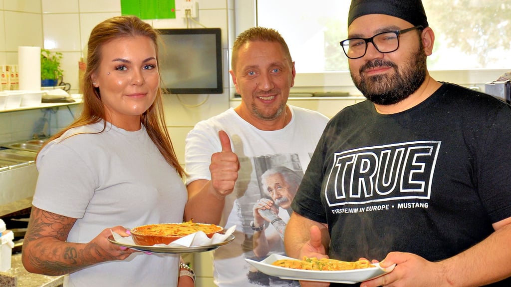 Serviererin Michaela Buckowa und Koch Giacomo Moyetomes gehören seit einem Jahr zum Team vom Al Capone. Dessen Chef Albano Manzoni kann nur den Daumen heben, wenn er die Arbeit der Slowakin und des Italieners mit venezolanischen Wurzeln bewertet.