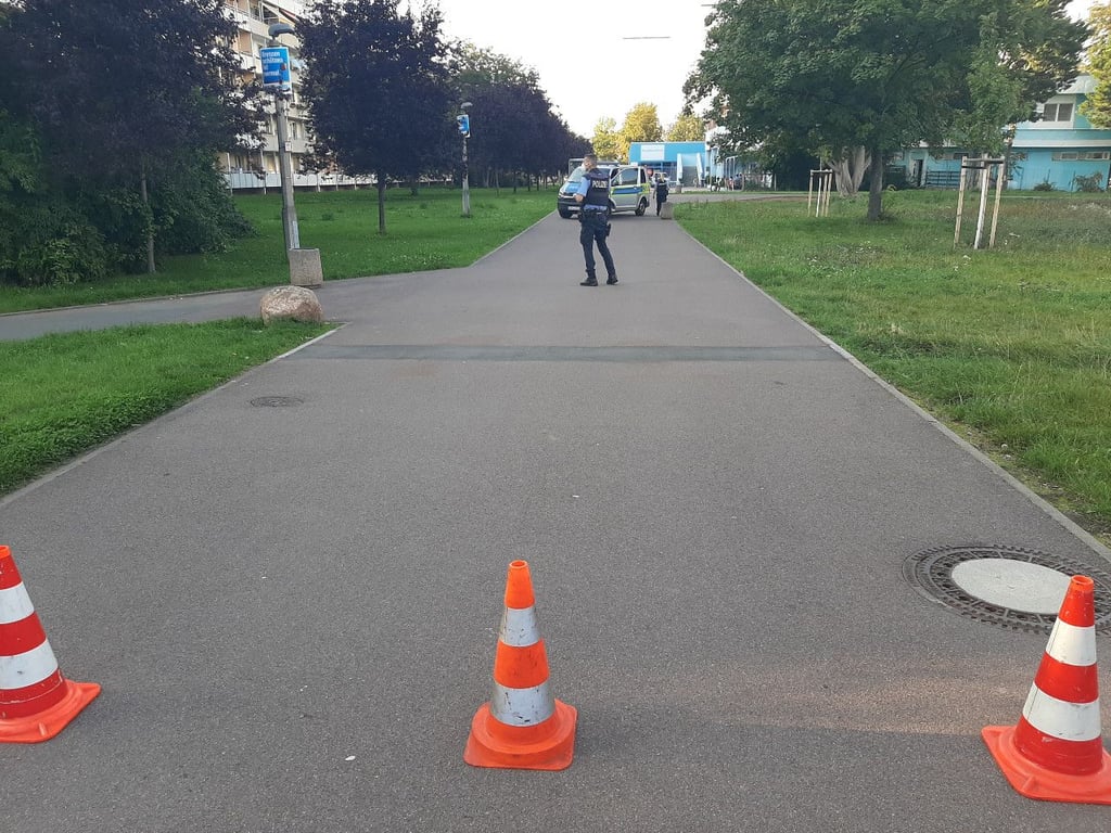 Am Islamischen Kulturcenter hatte die Polizei den Gehweg gesperrt.