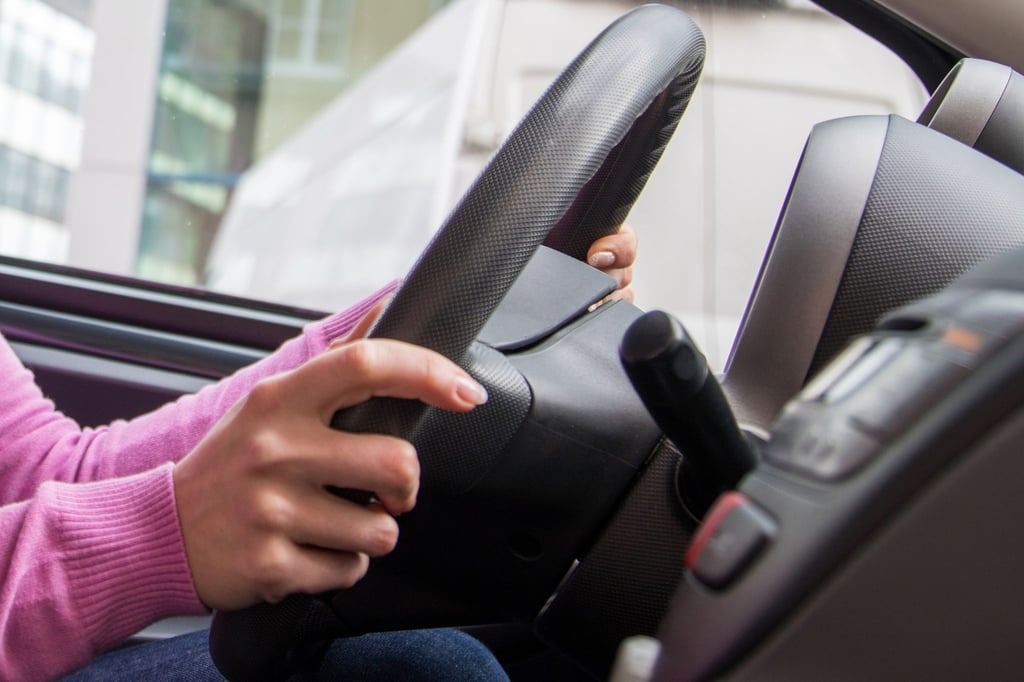 Die Assistenzsysteme eines Fahrzeugs sollten funktionieren. Denn Autofahrer sind für die Betriebsgefahr des Autos verantwortlich und haften bei einem Unfall unter Umständen auch, wenn technisches Versagen vorliegt.