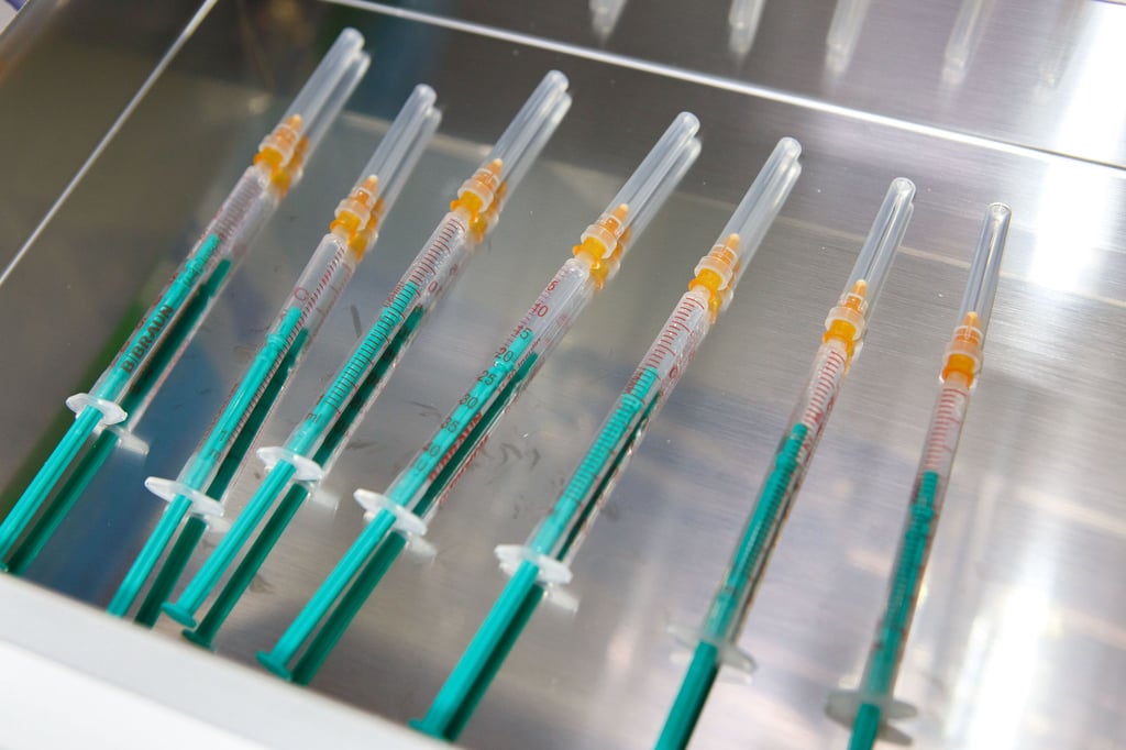 Impfungen liegen zum Verabreichen bereit