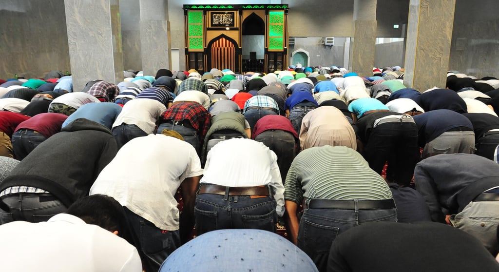 Ein Gebet in der neuen Mosche in Magdeburg: Am Sonntag sind hier auch Besucher willkommen, die erstmals einen Einblick in die Islamische Gemeinde erhalten möchten.
