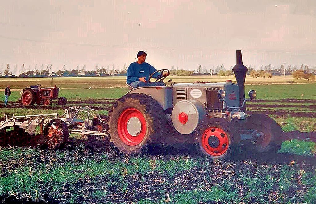 Beim Preispflügen gehen die Teilnehmer mit histroischer Technik an den Start.