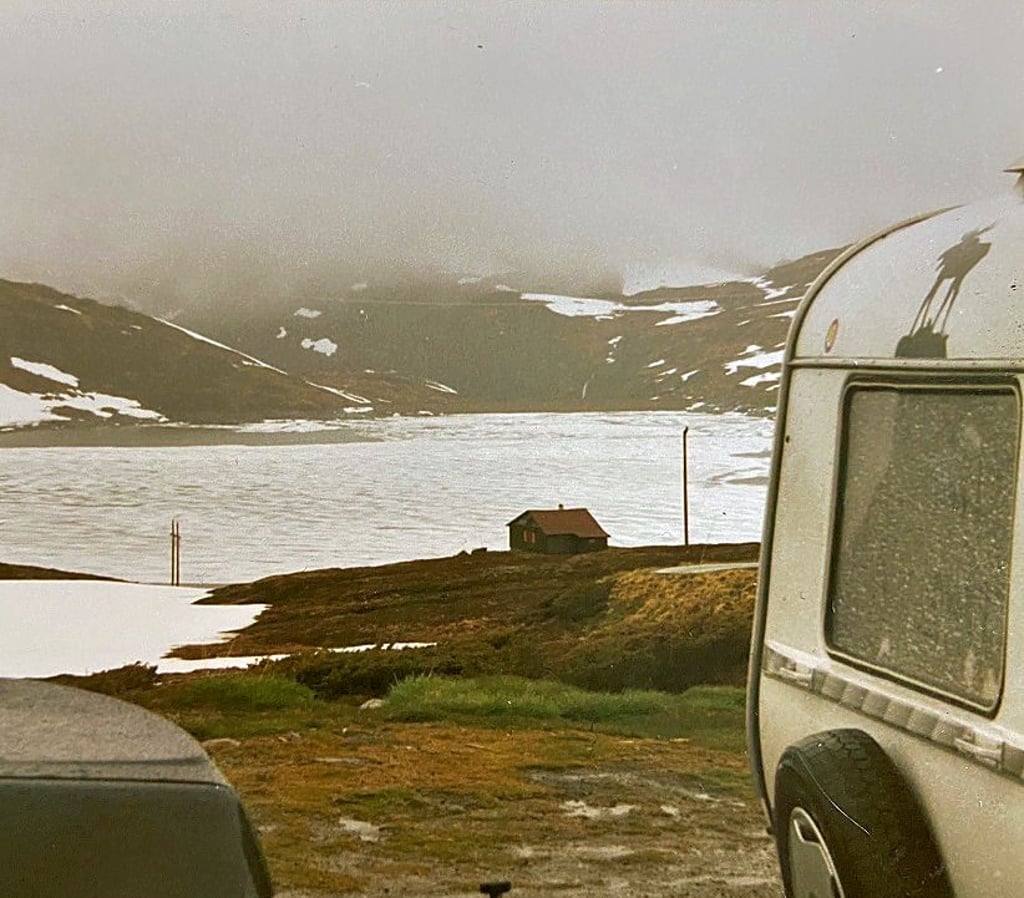in der Taiga wurden die Abenteurer von vielen Seen und Schnee empfangen.