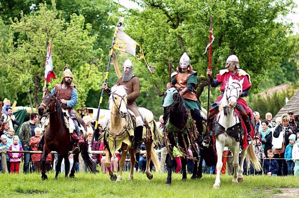 Edle Ritter gibt es beim Kaiser-Otto-Fest in Magdeburg zu bestaunen.