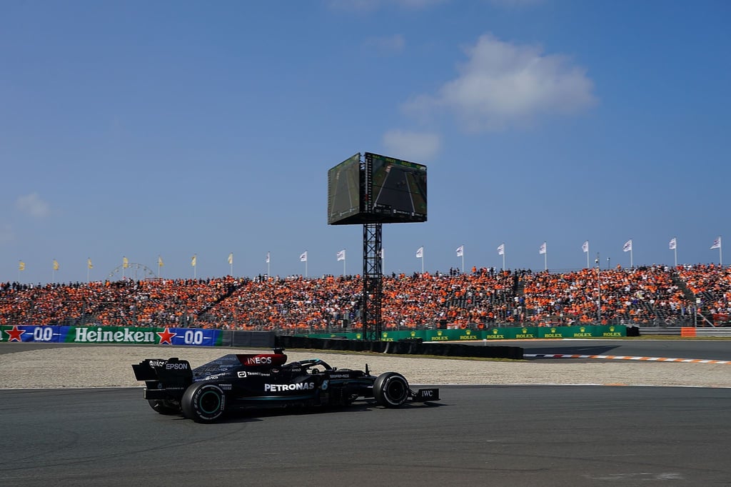 Die Panne von Lewis Hamilton führte zu Jubel bei den Verstappen-Fans.