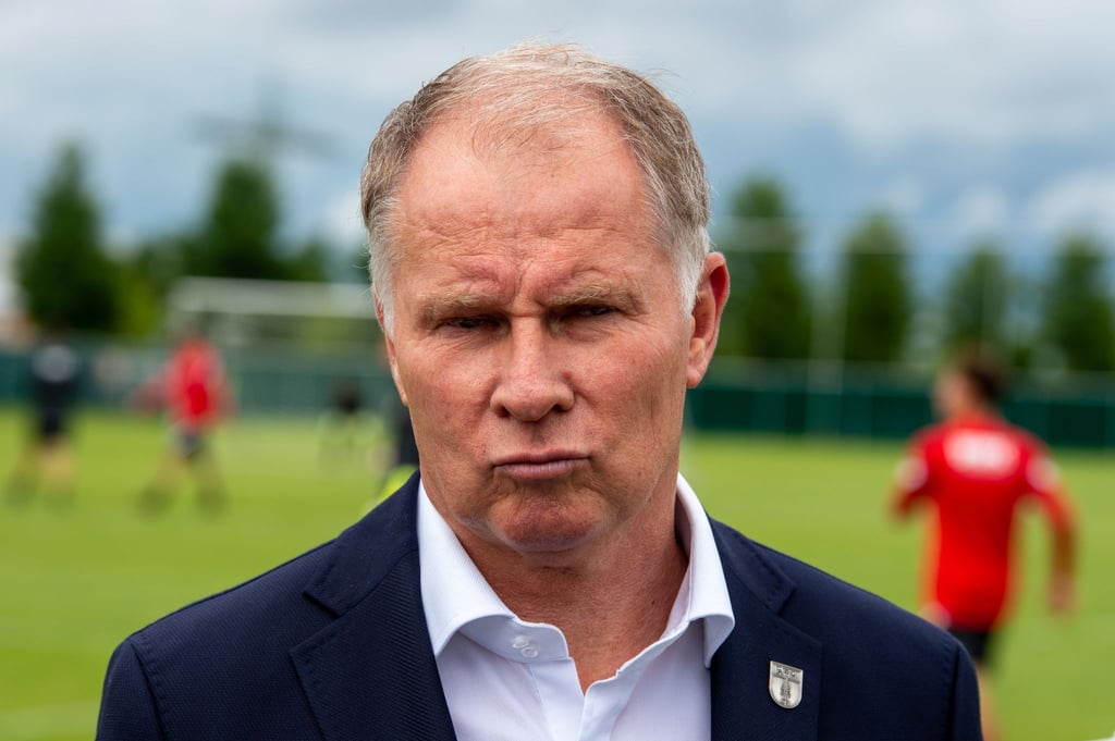 FCA-Manager Stefan Reuter findet die internationalen Transferausgaben „Wahnsinn“.