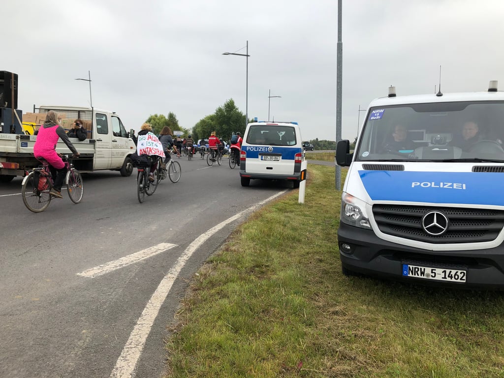 Klima-Demo am DHL-Hub in Schkeuditz