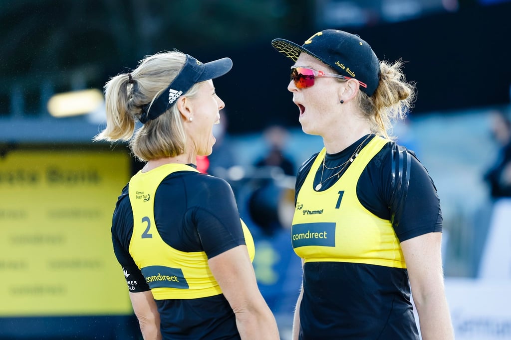 Julia Sude (r) und Karla Borger jubeln.