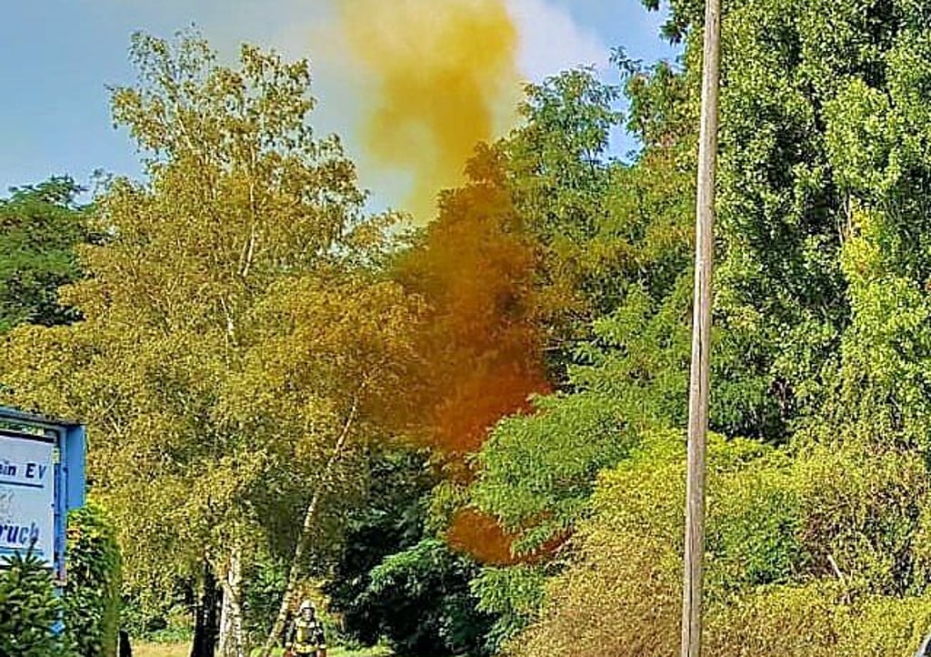 Eine ätzende Salpetersäurewolke in der Sachsenlandsiedlung sorgte am Freitag für einen Feuerwehr-Großeinsatz.