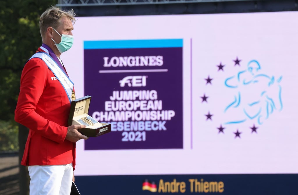 Stolzer Gold-Reiter: André Thieme nach seinem EM-Sieg in Riesenbeck.