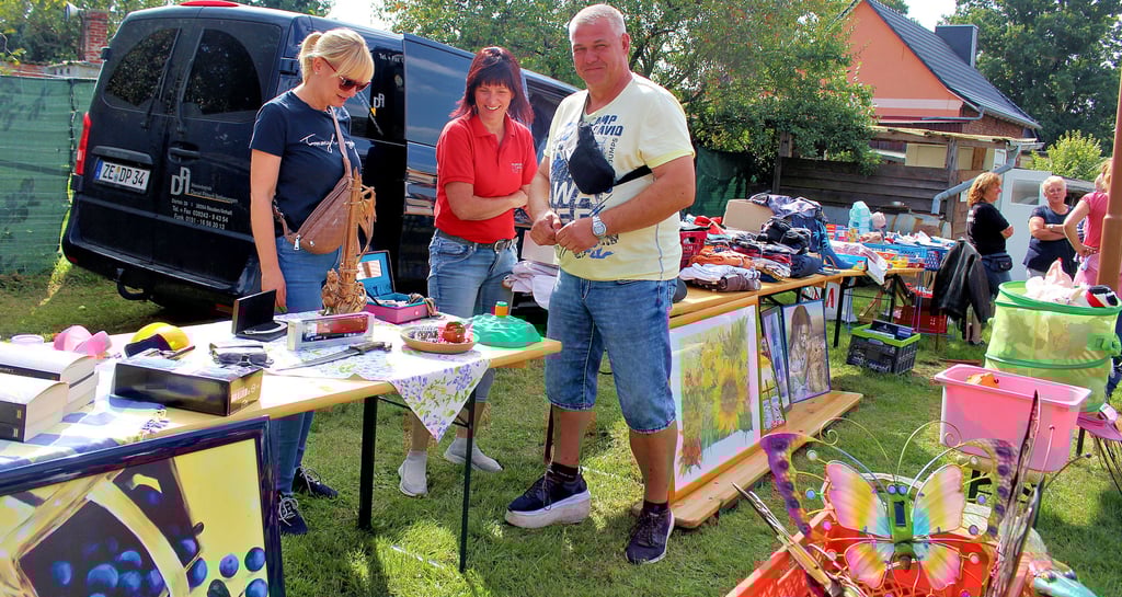 Auch Mitglieder des Museumsvereins machten beim Trödelmarkt mit. Daniel Pötsch war manchmal auch ganz laut als Marktschreier zu vernehmen.