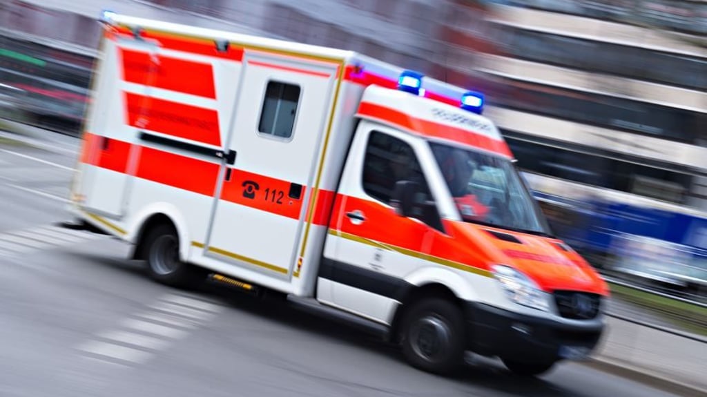 Ein 44-jähriger Magdeburger befuhr mit einem LKD Mercedes die Königstraße in Richtung Salbker Chaussee.
