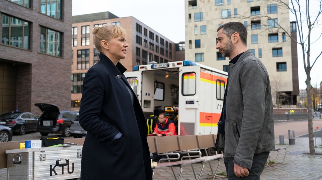 Helen Dorn (Anna Loos) und Tayfun Murat (Denis Moschitto) in „Die letzte Rettung“.