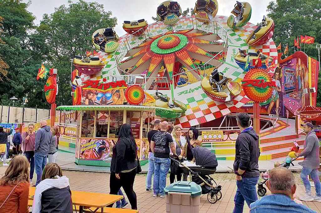 Auch der Rummel mit seinen Fahrgeschäften zog viele Besucher an.