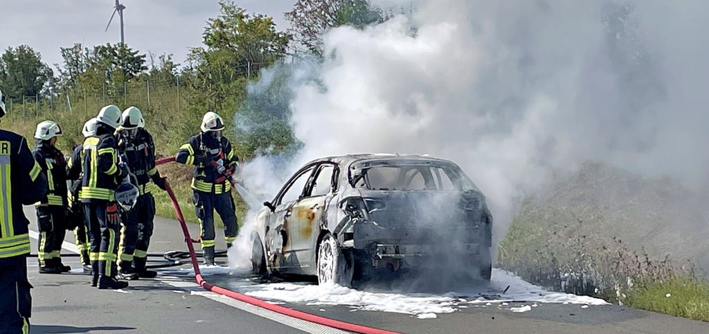 Das Auto brannte vollständig aus.