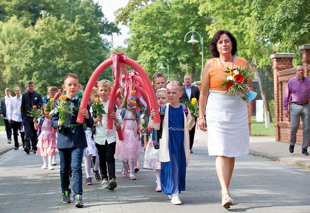 Die künftigen Erstklässler der Grundschule liefen am Samstag gemeinsam durch den Ort.