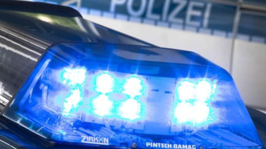 Die Beamten fanden bei dem Radfahrer Cannabis, einen dreistelligen Bargeldbetrag und ein Messer.