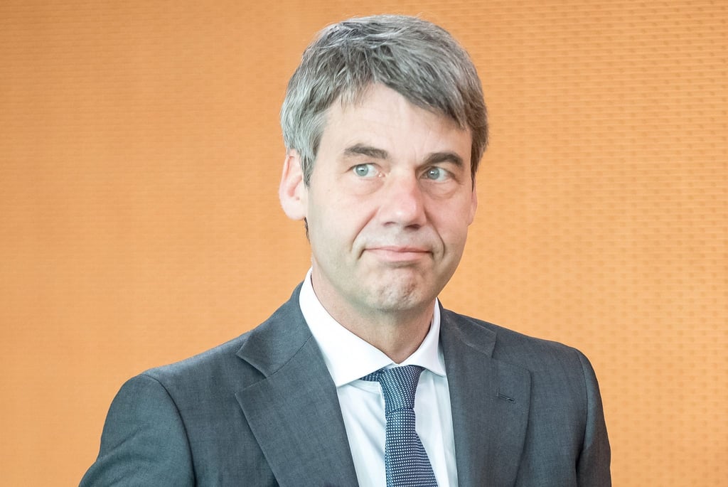 Der frühere außenpolitische Berater Jan Hecker steht im Kanzleramt.
