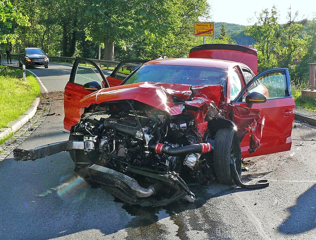 Am 6. Juni vergangenen Jahres war der Audi nahe dem Ortseingang von Gernrode mit einem Motorrad kollidiert. Dessen Fahrer starb noch an der Unfallstelle.