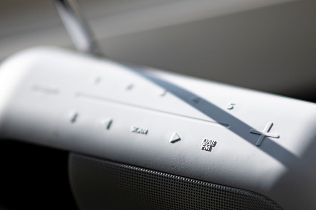 Ein Radio zum Empfang von UKW und DAB+.