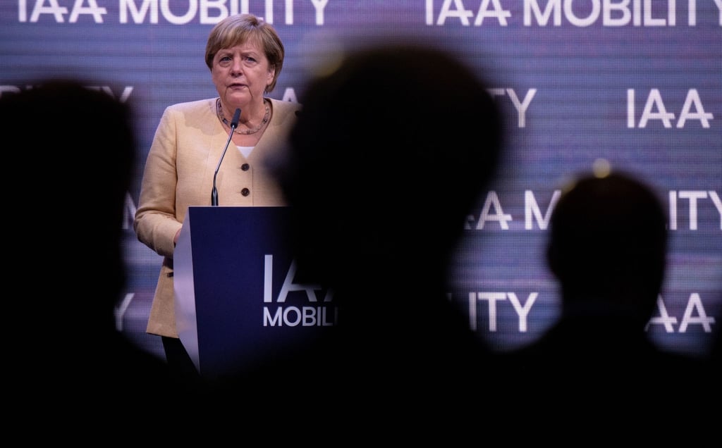 Bundeskanzlerin Angela Merkel spricht bei der Eröffnung der IAA Mobility in München.