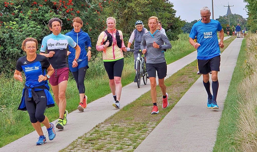 Auf gut ausgebauten Wegen nahmen die Sportler die Strecke zwischen Niederndodeleben und Helmstedt unter die Füße und die Räder.