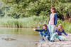 Carolin Löffler und ihre Kinder Anna und Jakob genießen die Stille am Arendsee.  Drei Wochen erholten sie sich bei  einer Mutter-Kind-Kur. 