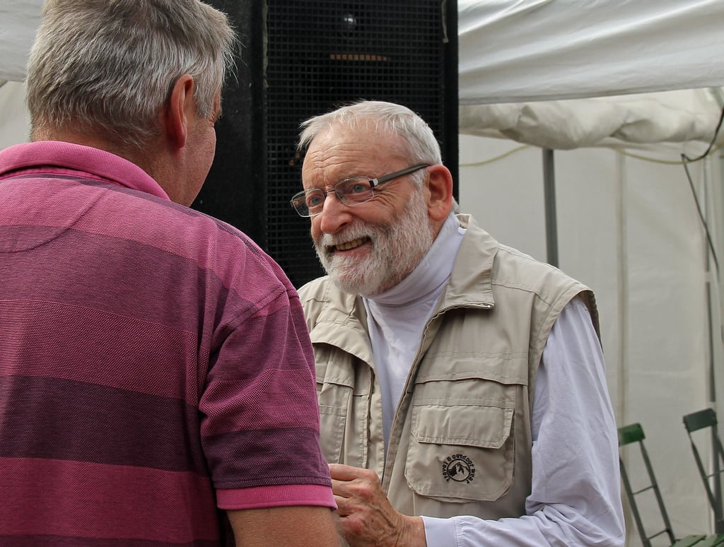 Die öffentliche Verleihung der Ehrenbürgerschaft für Eckehart Beichler (rechts) nahm Bürgermeister Peter Müller beim Sommerschenburgfest im August vor.