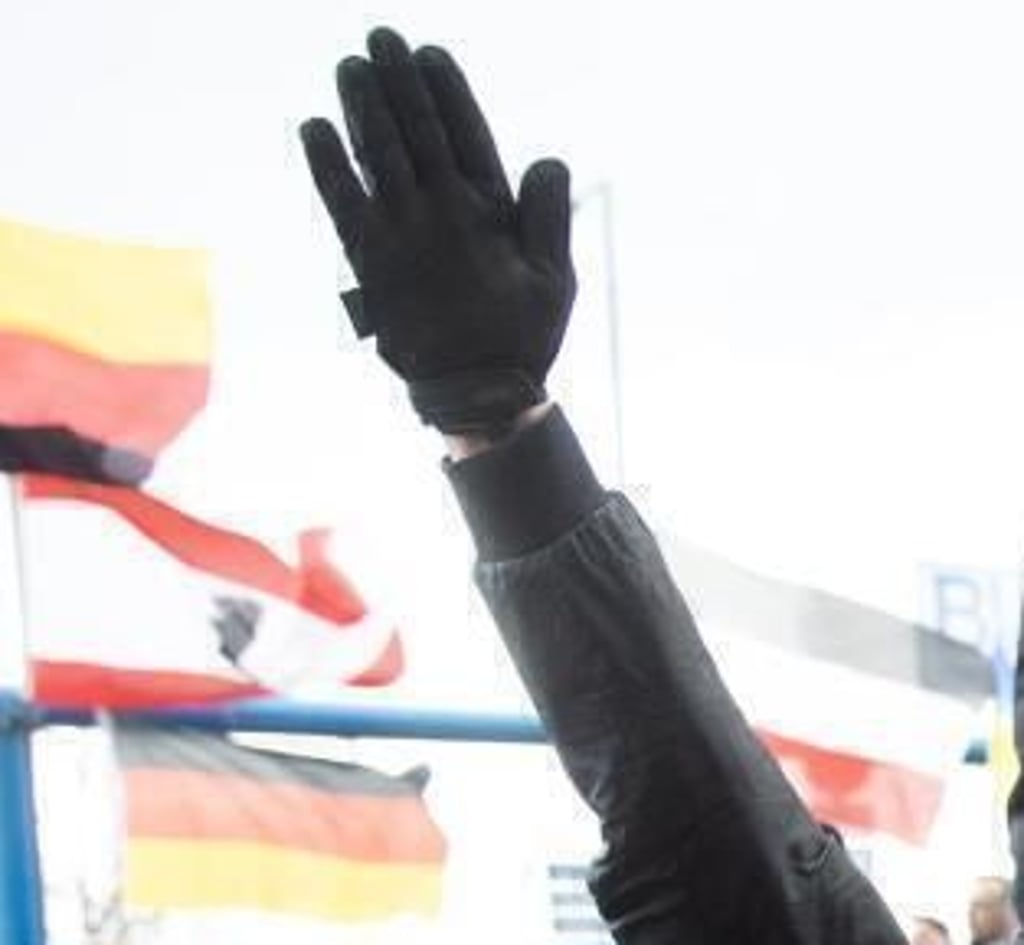 Symbolbild für den Hitlergruß