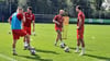 Jan Löhmannsröben (2. v. r.) beim ersten Training.