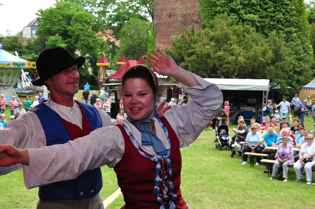 Der Burggarten in Salzwedel wird am Sonnabend zur großen Bühne: Spiele, Spaß und Aktionen für die Kinder und Live-Musik für die Erwachsenen. Das Vereinsfest hält Angebote für alle Generationen bereit. Der Eintritt ist kostenfrei.
