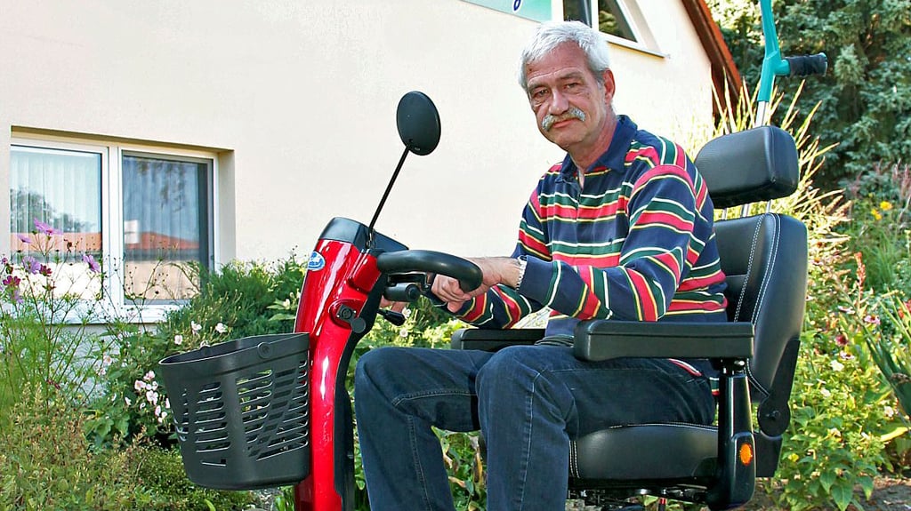 Frank Mölle mit seinem neuen Elektromobil.