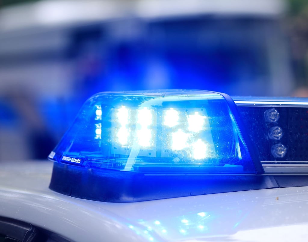 Das Blaulicht eines Polizeiautos