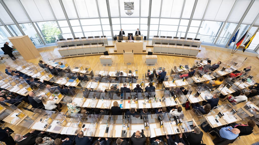 Stimmen alle Parteien zu, kann der Koalitionsvertrag am kommenden Montag unterzeichnet werden. Foto: