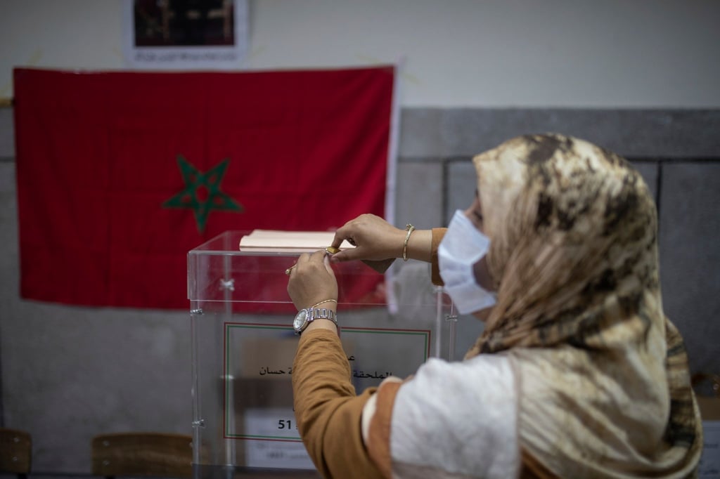 Wahlhelferin in einem Wahllokal in Rabat.