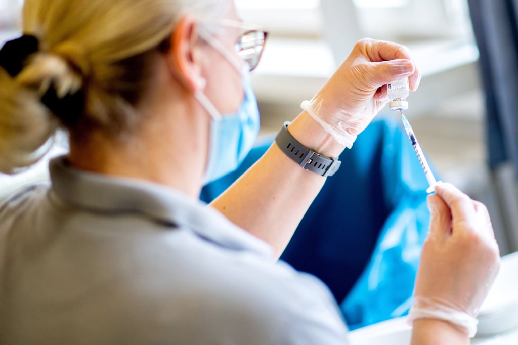 In Schönebeck sind zusätzliche Termine für die Impfung gegen das Coronavirus verfügbar - und das auch in den Abendstunden.