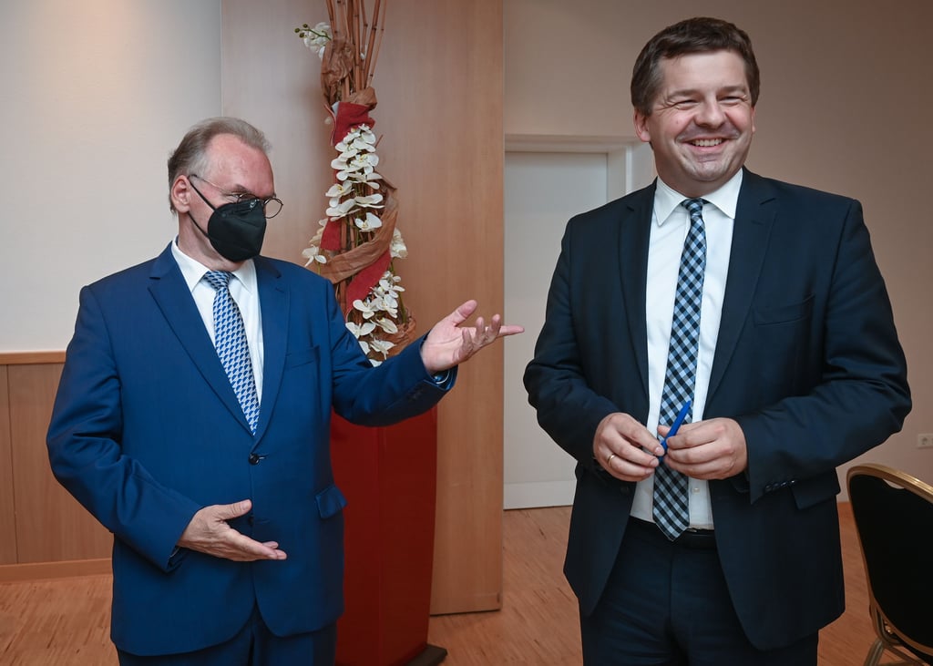 Ministerpräsident Reiner Haseloff (li.) - hier bei einer CDU-Regionalkonferenz - hat einen neuen Kronprinz: Sven Schulze.