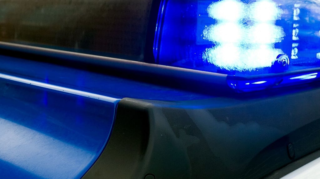 Bei Profen ist am Silvesterabend ein 48-Jähriger mit seinem Wagen verunglückt. 