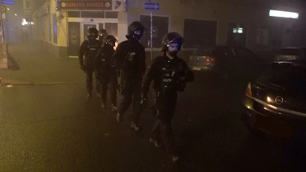 Als die Polizei anrückte, zerstreute sich die Menge augenblicklich.