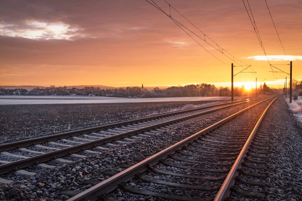 Blick auf Bahngleise.